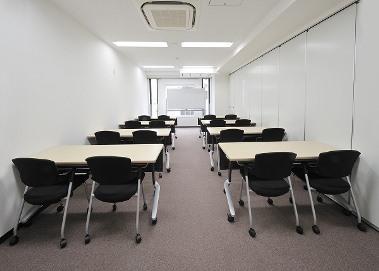 会議室B・C（スクール型16名）