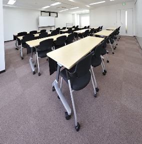 会議室A＋B（スクール型35名）