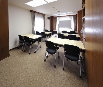 会議室E（スクール型12名）